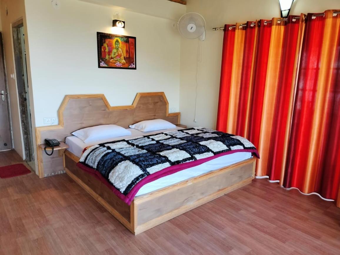 Elphinstone Inn Almora Exterior foto